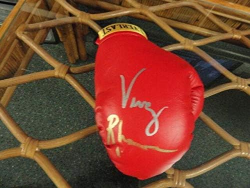 Ving Rimes potpisao je boksačku rukavicu u boksu - boksačke rukavice s autogramom